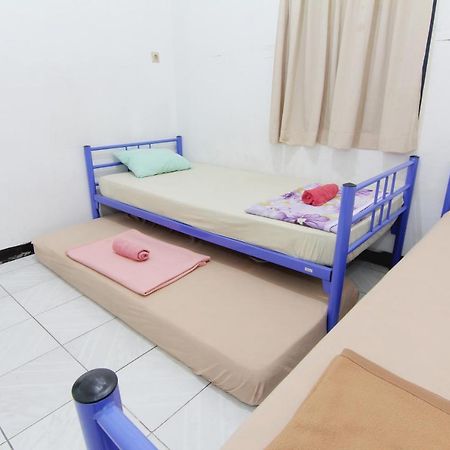 Arjuna Hostel Semarang Esterno foto