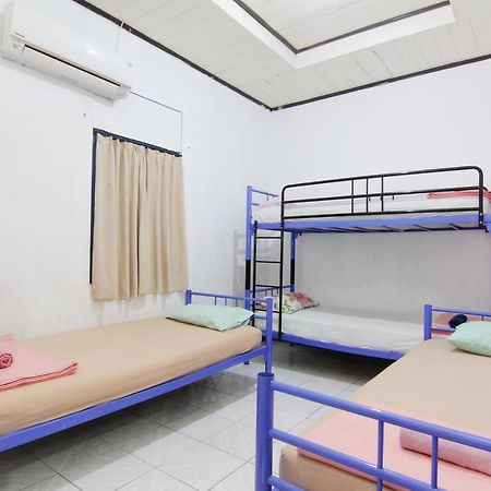 Arjuna Hostel Semarang Esterno foto