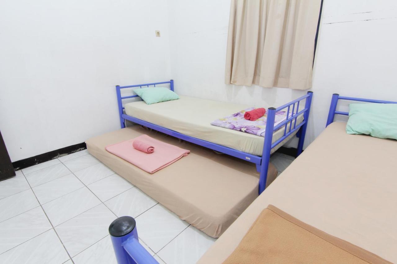 Arjuna Hostel Semarang Esterno foto