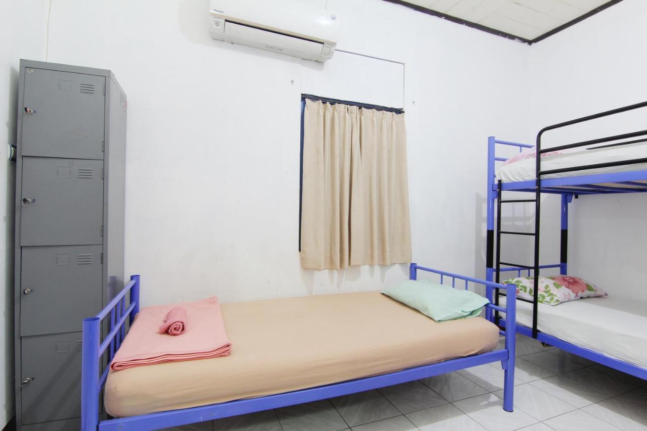 Arjuna Hostel Semarang Esterno foto