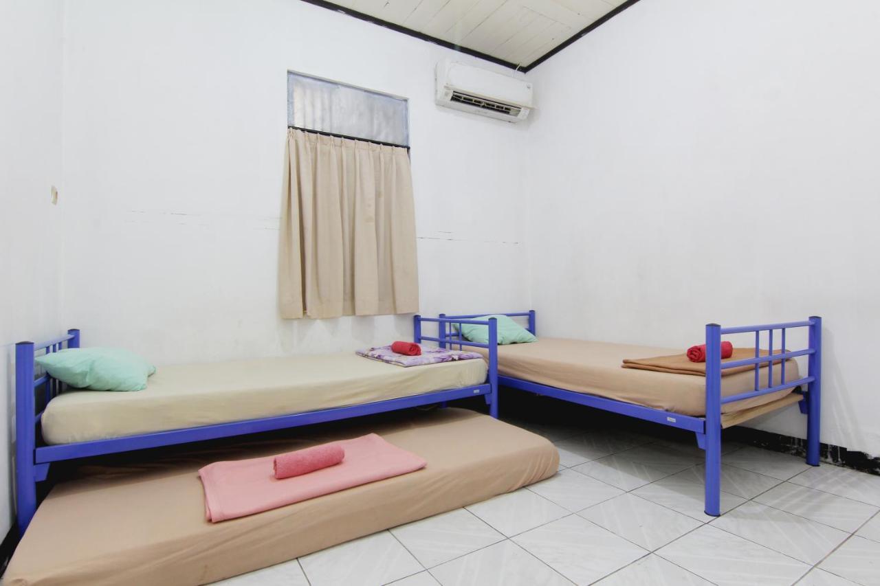 Arjuna Hostel Semarang Esterno foto