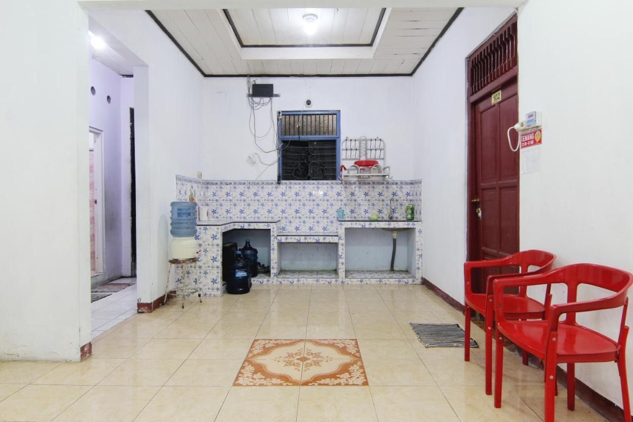 Arjuna Hostel Semarang Esterno foto