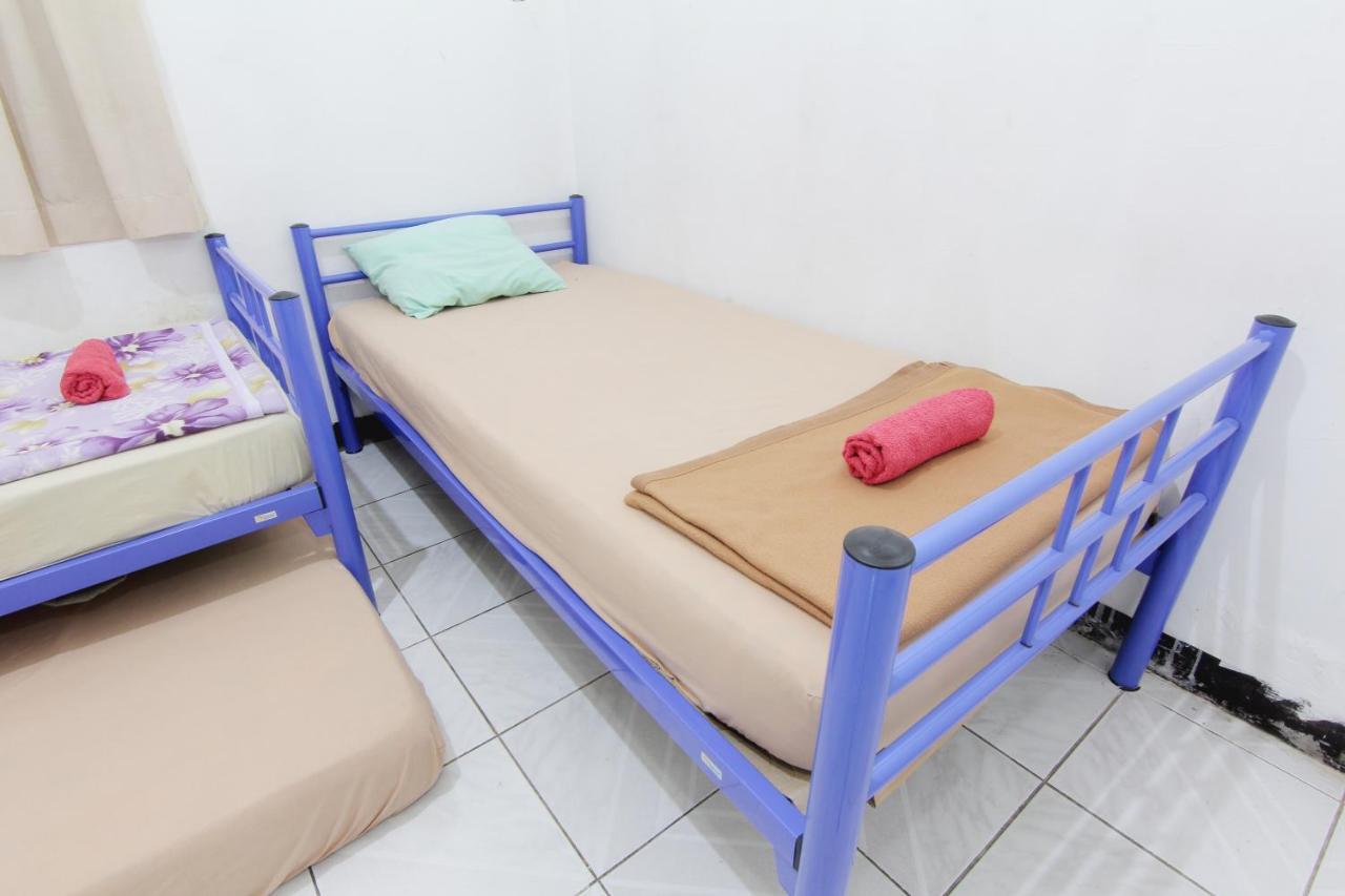 Arjuna Hostel Semarang Esterno foto