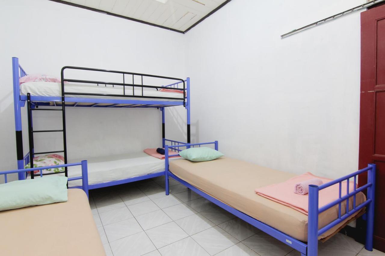 Arjuna Hostel Semarang Esterno foto