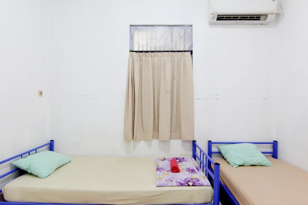 Arjuna Hostel Semarang Esterno foto