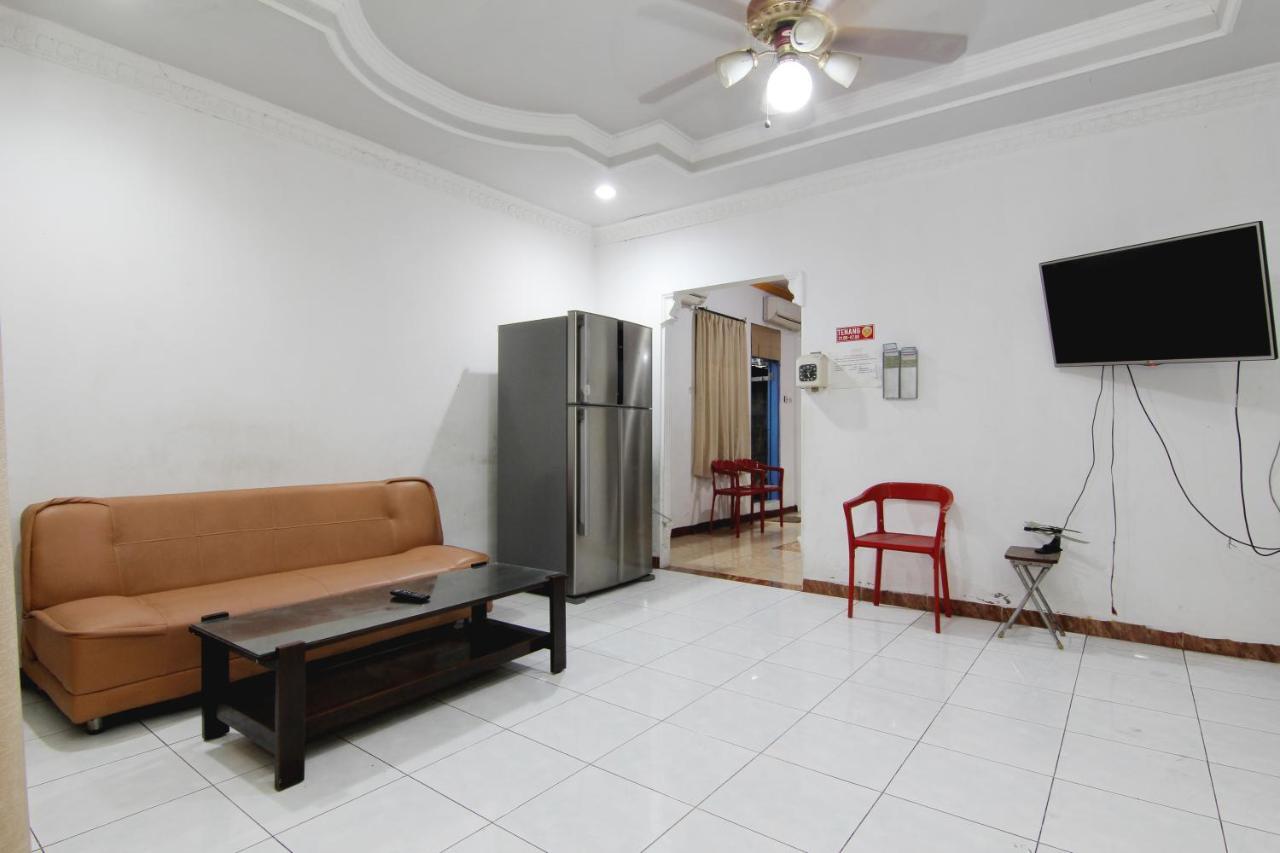 Arjuna Hostel Semarang Esterno foto