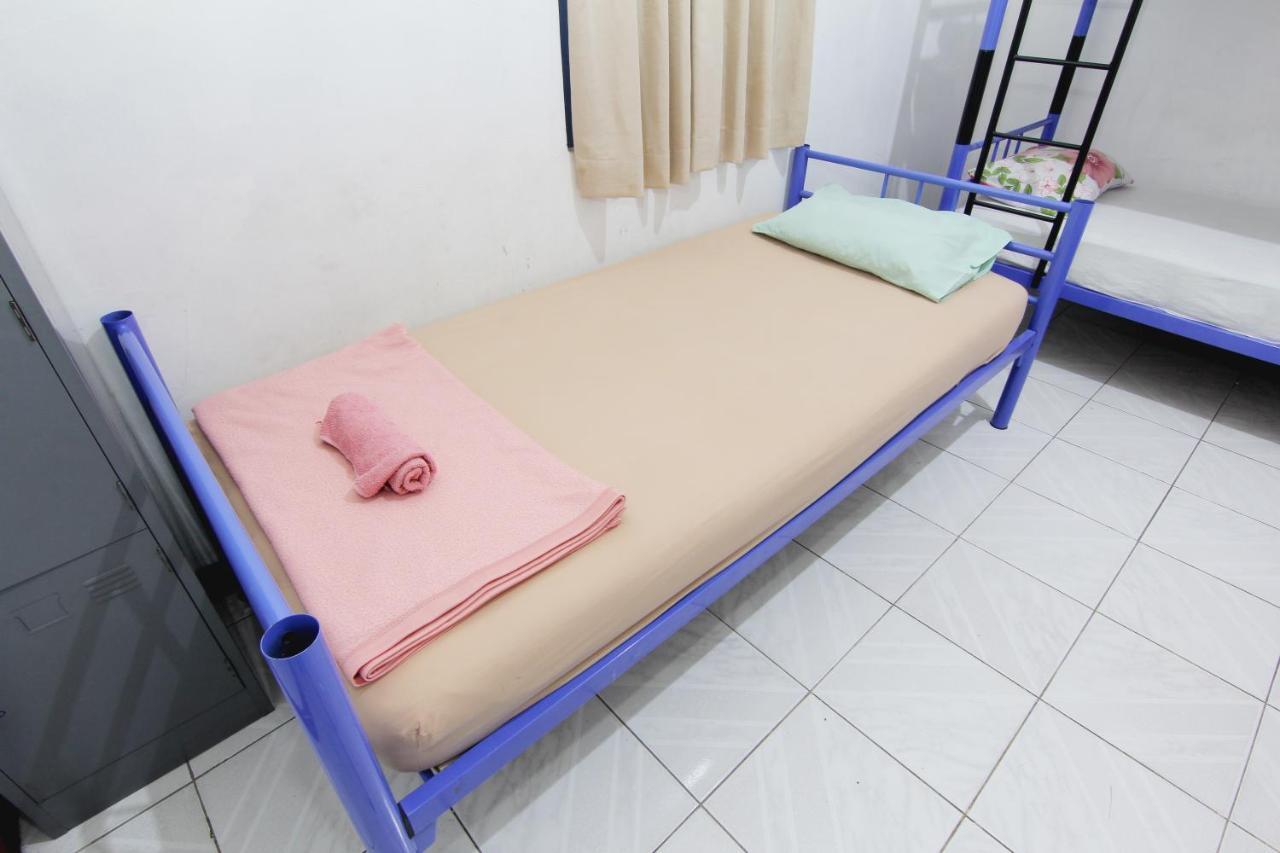 Arjuna Hostel Semarang Esterno foto